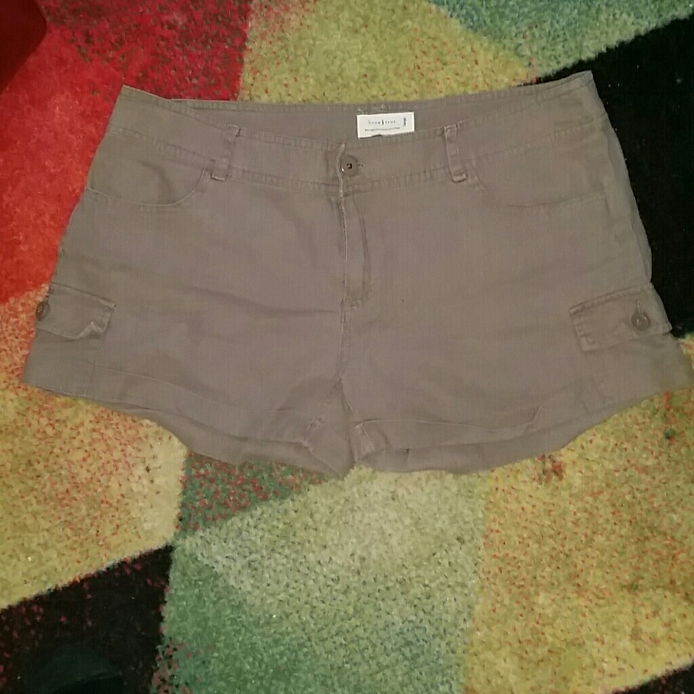 Love tree linen shorts